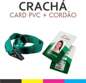 CRACHÁ PVC  5,4x8,6cm    CARD + CORDÃO